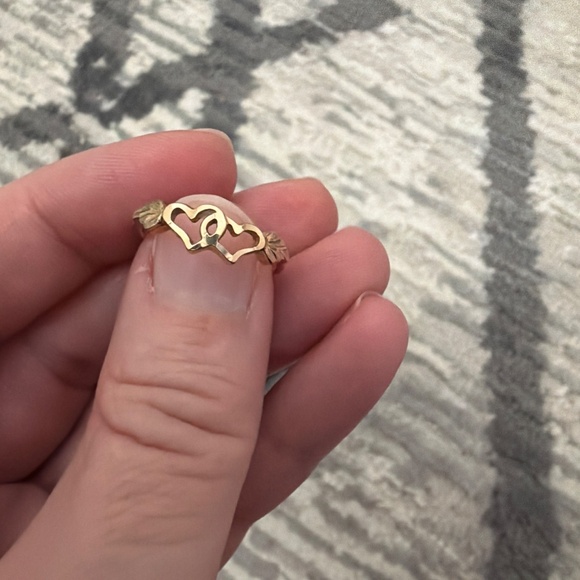 Black Hills Gold Ring - Picture 2 of 3